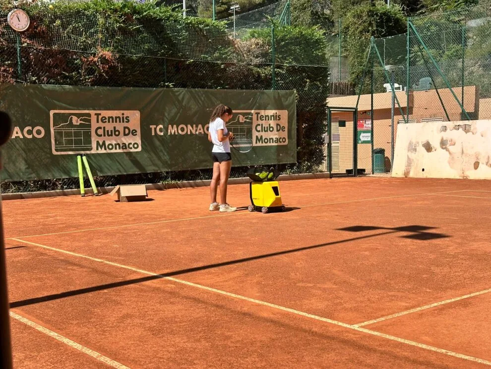 Sportbot on a clay court at Tennis Club de Monaco with a player nearby
